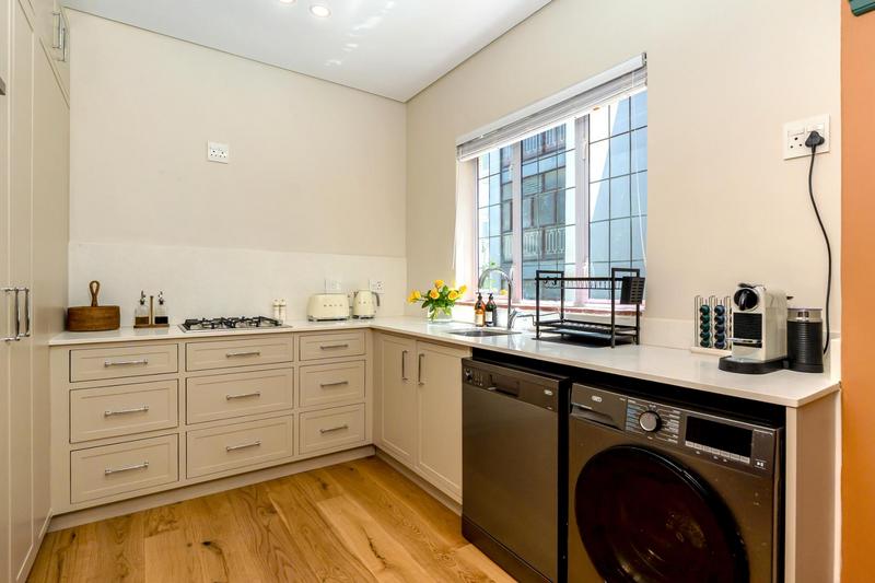 To Let 2 Bedroom Property for Rent in Sea Point Western Cape